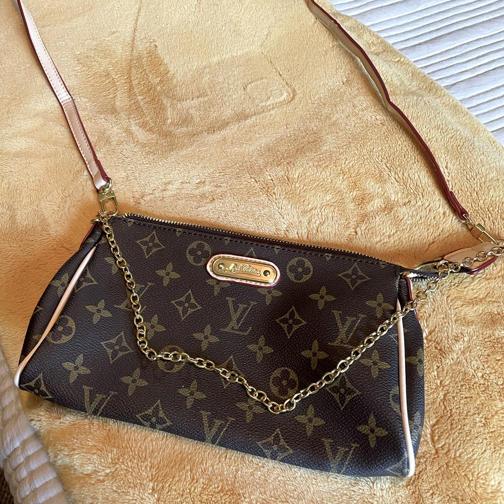 Great little dupe crossbody never used